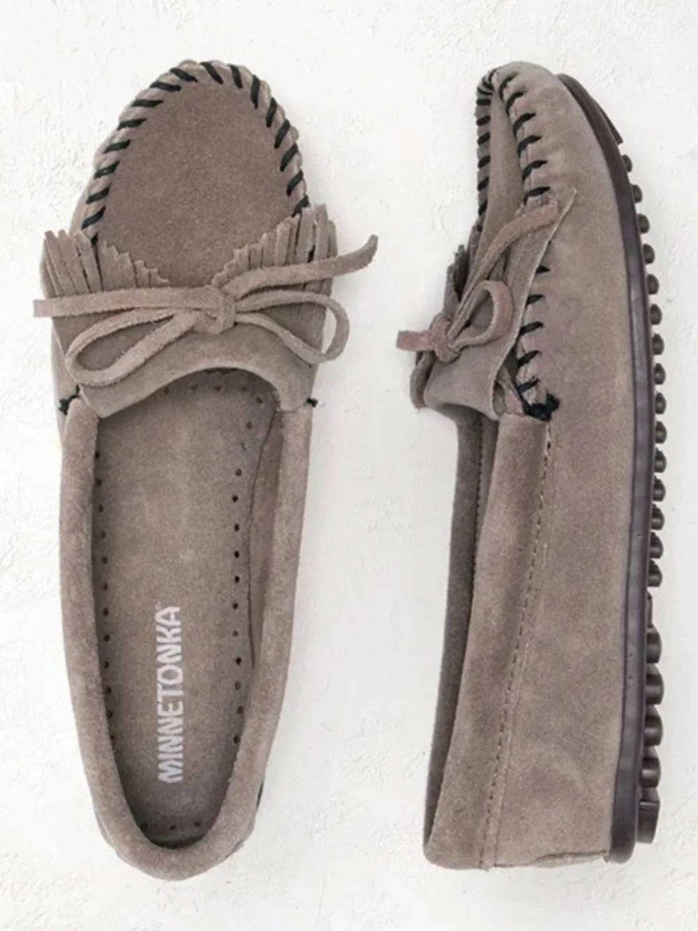 Minnetonka Kilty Hardsole Moccasins In Taupe Suede W/Fringe & Bow SZ 9